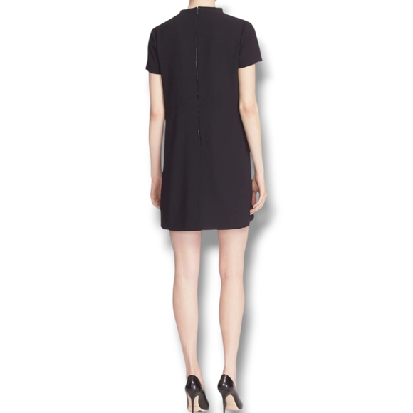 Alice + Olivia Barry' Short Sleeve V-Neck Boxy Shift Dress - Picture 2 of 8